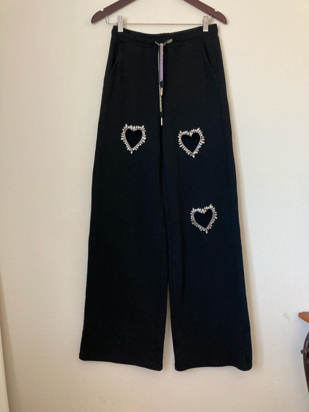 Lizette Collections Black Heart-Accent Wide Leg Sweatpants | New without Tags - Picture 3 of 10